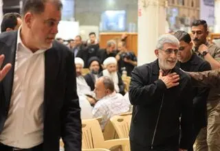حضور سردار قاآنی در مراسم ختم همسر آیت‌الله سیستانی در نجف