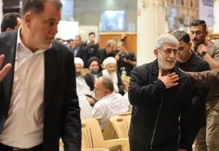 حضور سردار قاآنی در مراسم ختم همسر آیت‌الله سیستانی در نجف