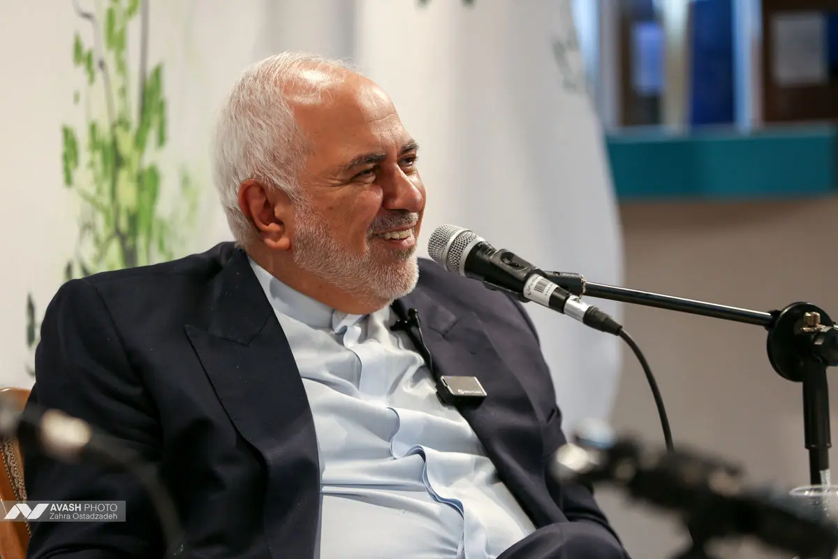 میهمان غرفه انتشارات اطلاعات در سی و ششمین نمایشگاه بین المللی کتاب