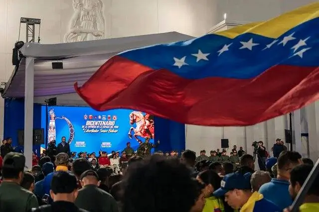 واکنش کاراکاس درباره بسته شدن حریم هوایی این کشور از سوی ترامپ‌