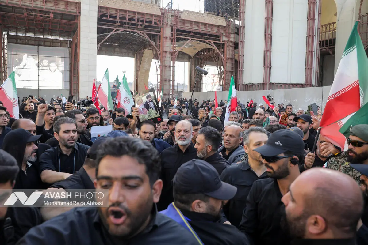 اقامه نماز بر پیکر رهبر شهید انقلاب در مصلای تهران