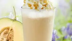 طرز تهیه شیک موز و طالبی خنک برای تابستان