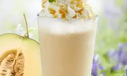 طرز تهیه شیک موز و طالبی خنک برای تابستان