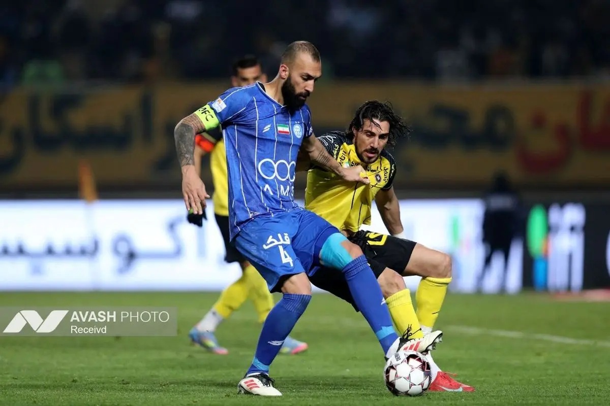 لیگ برتر فوتبال ؛ سپاهان و استقلال