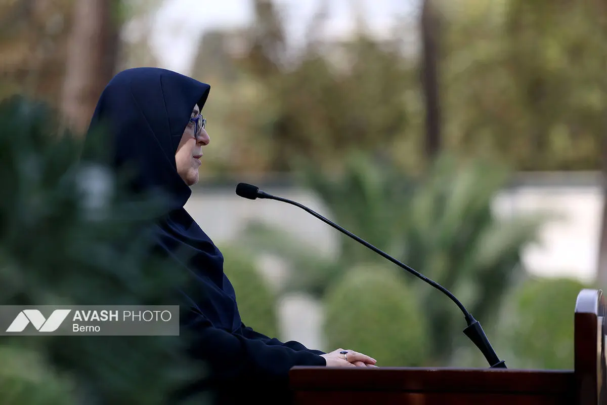 اعضای هیأت دولت در جمع خبرنگاران