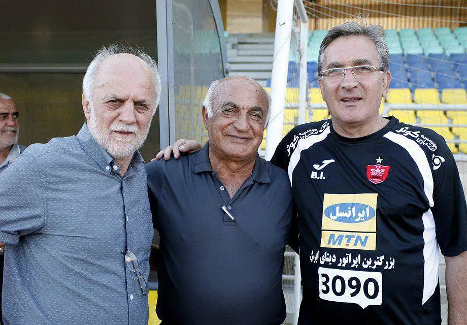 کفگیر فوتبال ما به ته‌دیگ خورده است/ با وحید هاشمیان بد تا کردند