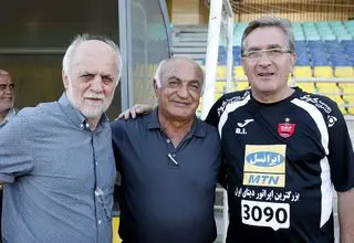 کفگیر فوتبال ما به ته‌دیگ خورده است/ با وحید هاشمیان بد تا کردند