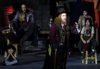 ۷۰ هزار مخاطب به تماشای «الیور توئیست» نشستند