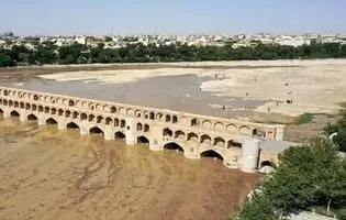 مرگ در بستر زاینده‌رود/ یک رودخانه و چند انقراض از مرگ آبزیان بومی تا سقوط سازه‌های صفوی!