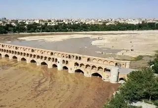 مرگ در بستر زاینده‌رود/ یک رودخانه و چند انقراض از مرگ آبزیان بومی تا سقوط سازه‌های صفوی!