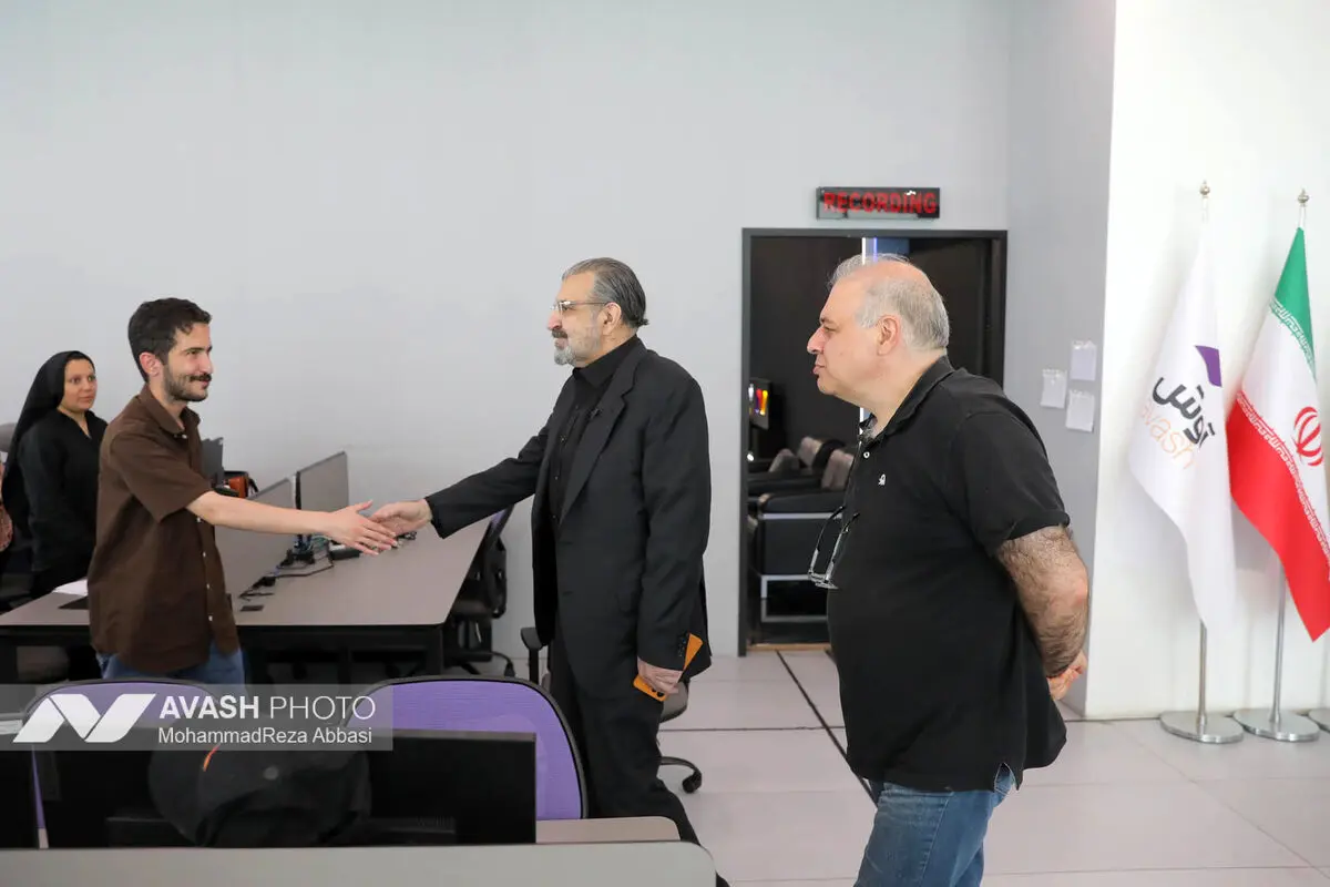 بازدید صادق خرازی از خبرگزاری آوش
