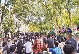 حق تجمع، چهاردهه معلق و مشروط