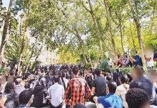 حق تجمع، چهاردهه معلق و مشروط