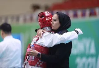 بدشانسی مهروز، خواهر هادی بودن است!