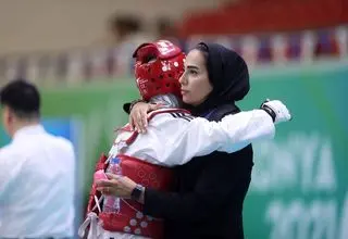 بدشانسی مهروز، خواهر هادی بودن است!