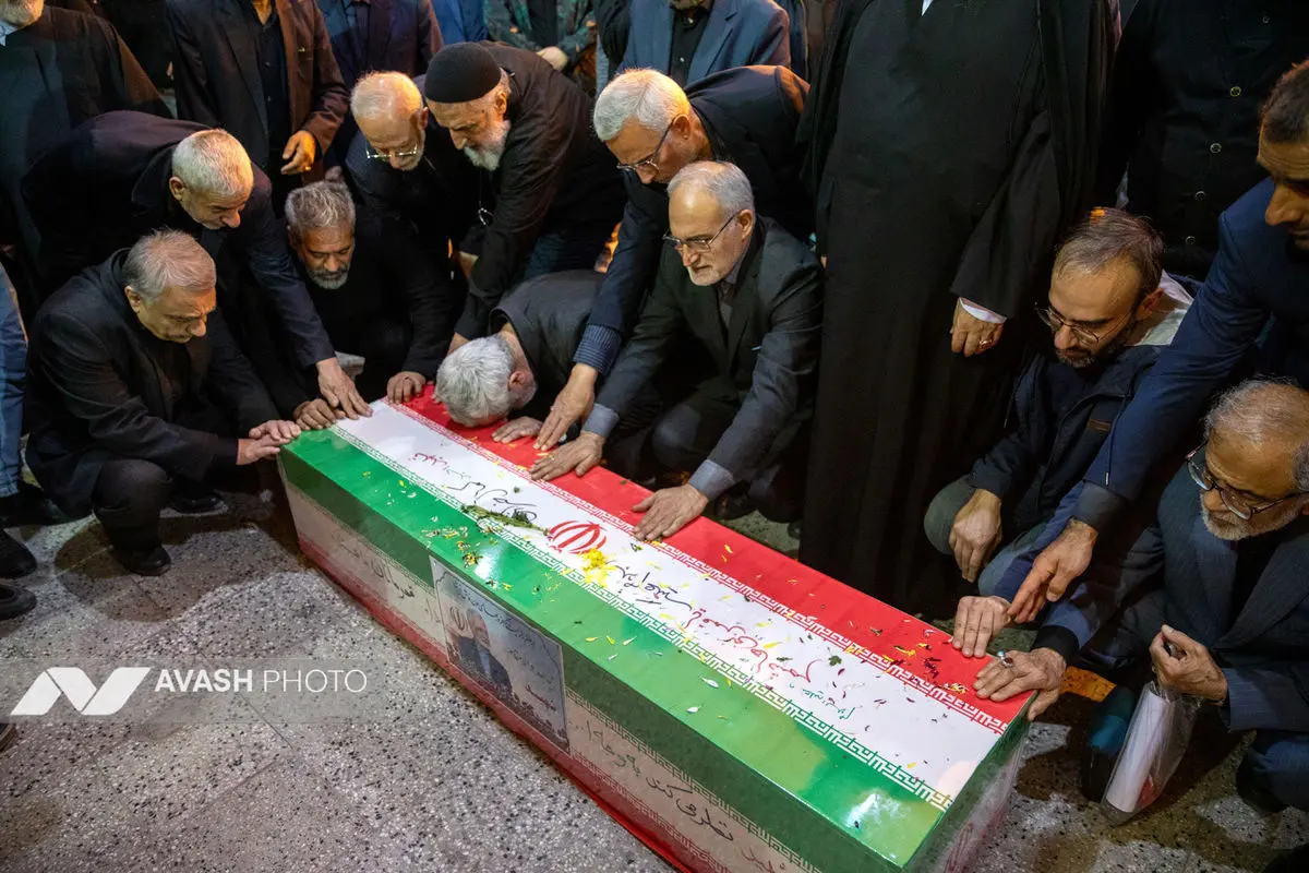 مراسم خاکسپاری پیکر شهید کمال خرازی