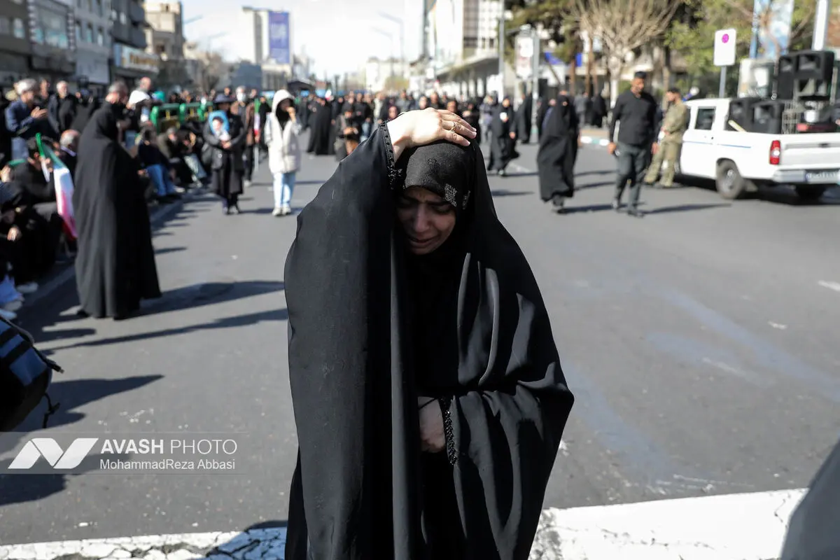 تجمع سوگواران رهبر شهید انقلاب در میدان انقلاب تهران