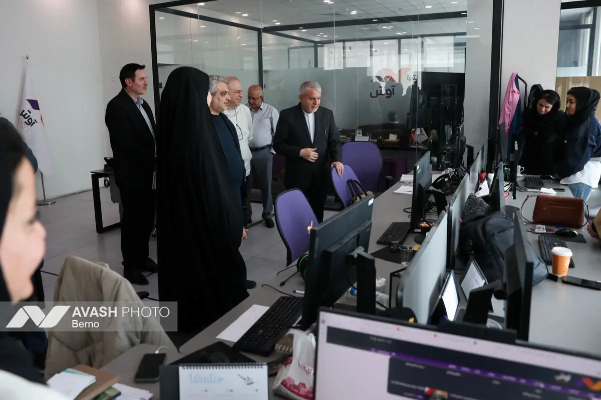 بازدید سیدرضا صالحی امیری از تحریریه آوش