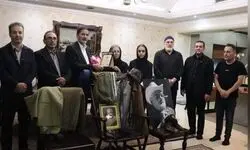 یادگاری‌های اکبر عبدی به موزه شهرداری اردبیل اهدا شد