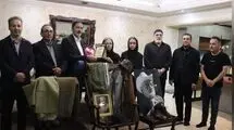یادگاری‌های اکبر عبدی به موزه شهرداری اردبیل اهدا شد