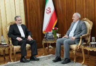 سفیر ایران در پاکستان با عراقچی دیدار کرد