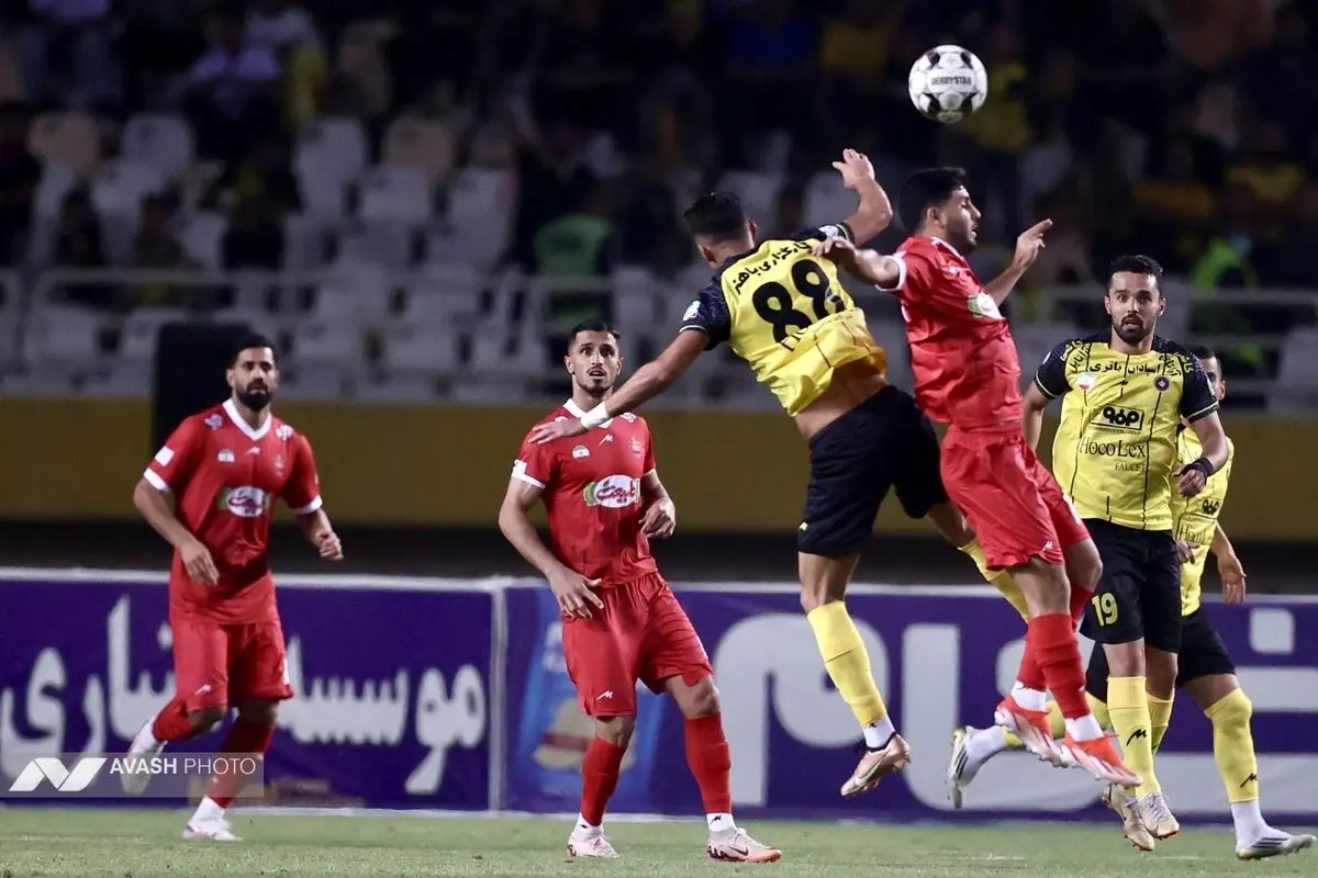 دیدار تیم های فوتبال سپاهان اصفهان و پرسپولیس تهران