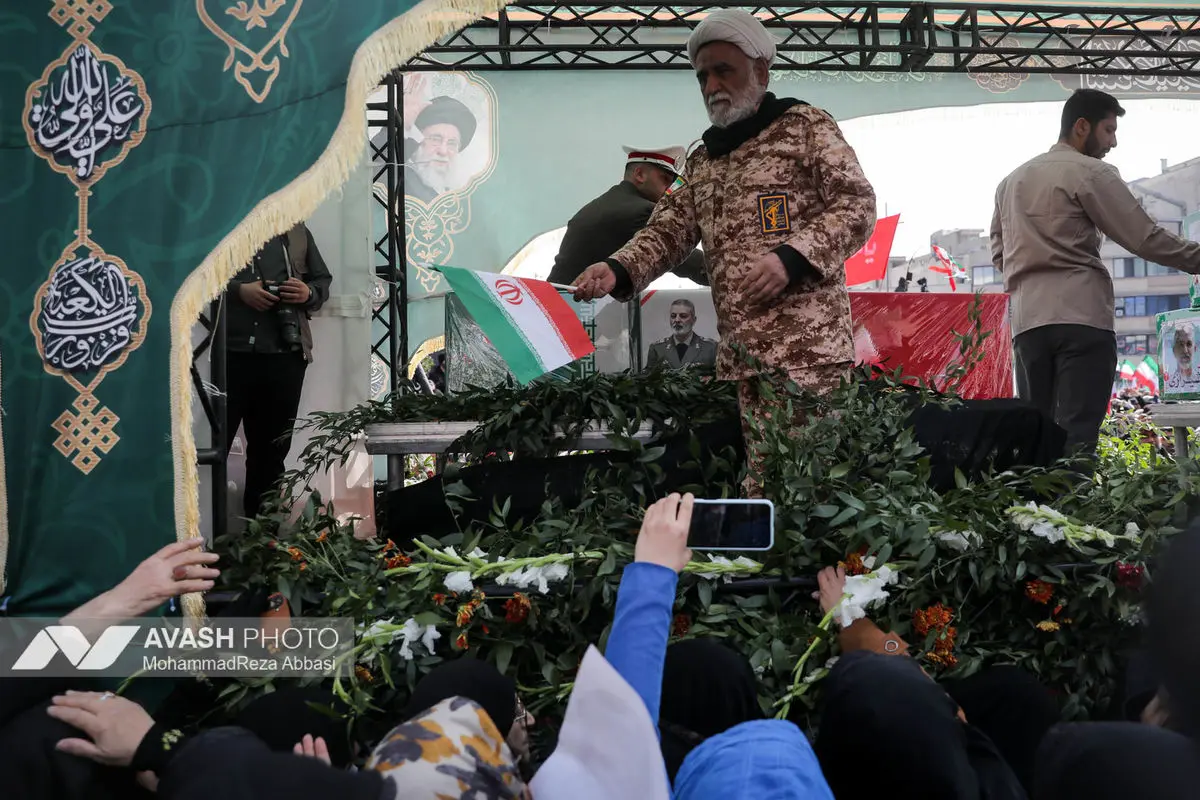 تشییع پیکر ۳۵ شهید جنگ رمضان در تهران -۲