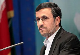 احمدی نژاد به سفارت قطر رفت/عکس