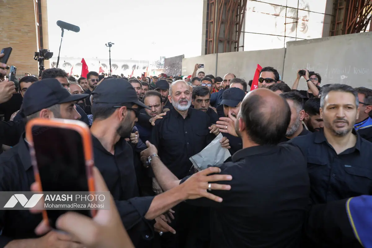اقامه نماز بر پیکر رهبر شهید انقلاب در مصلای تهران