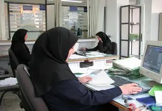 زنان شاغل با این شرایط می توانند زیر ۴۲ سال بازنشسته شوند