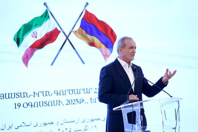 پزشکیان: تجارت ۳۰ میلیارد دلاری با ارمنستان دور از دسترس نیست