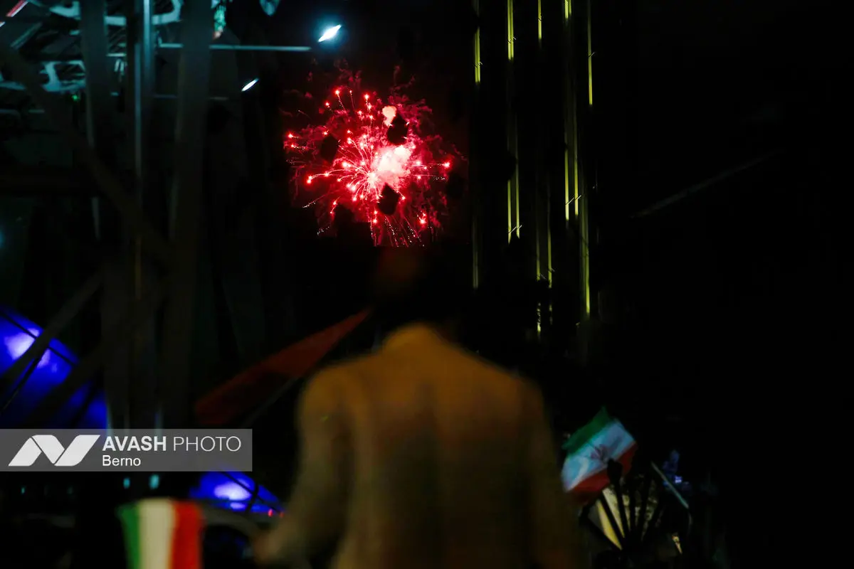 تجمع شبانه مردم در حمایت از مدافعان وطن