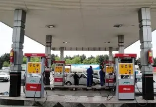 هیچ جایگاهی بدون بنزین نمی‌ماند/ سوخت هواپیماهای حامل هیات‌های خارجی تامین شده است