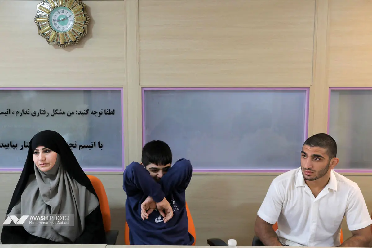 حضور قهرمانان ورزشی به عنوان سفیران اتیسم در انجمن اتیسم ایران
