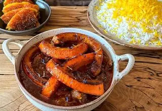 طرز تهیه خورش کدوحلوایی با مرغ و رب انار