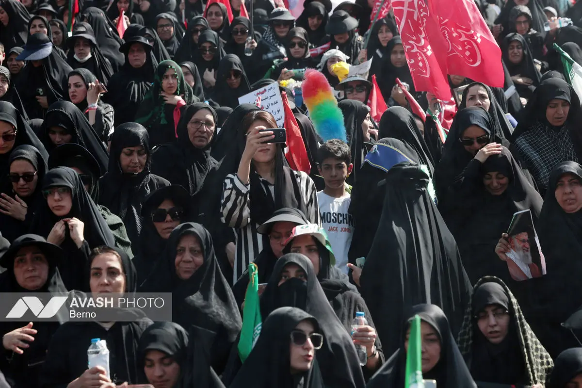 مراسم وداع با رهبر شهید انقلاب و اقامه نماز بر پیکرهای مطهر شهدا - ۲