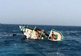 غرق شدن یک لنج باری در خلیج‌فارس