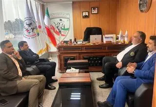 ثابت‌قدم از انجمن موی‌ تای بازدید کرد