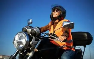 جدال سلیقه و قانون بر سر موتورسواری زنان
