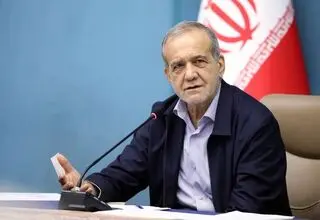 پزشکیان: دهه فجر فرصتی برای بازگشت به مردم و آرمان‌های انقلاب است