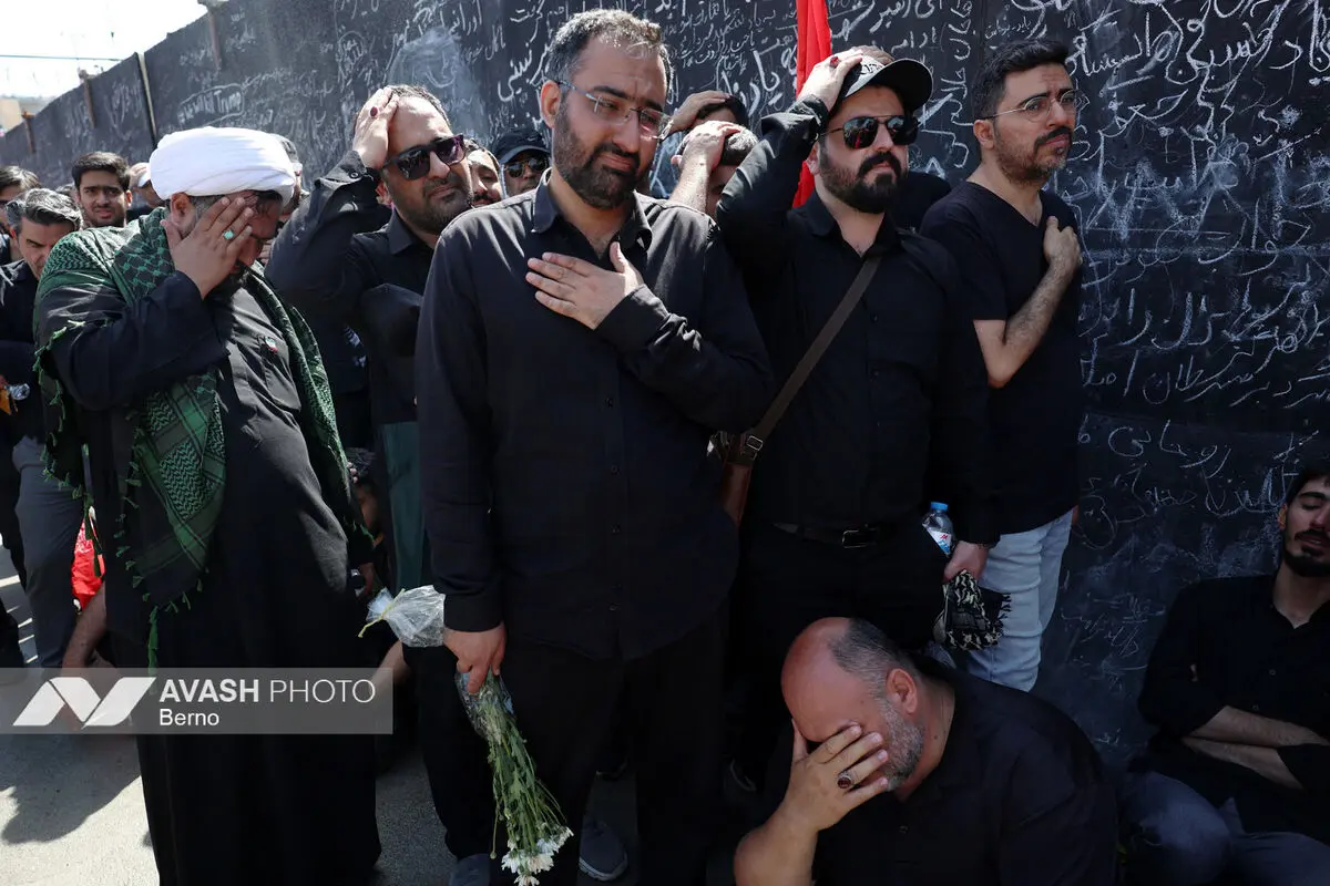 مراسم وداع با رهبر شهید انقلاب و اقامه نماز بر پیکرهای مطهر شهدا - ۲