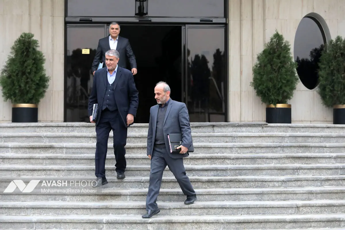 اعضای هیأت دولت در جمع خبرنگاران