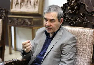  بهمن نامورمطلق: تجاوز کردن به ایران از بزرگترین گناهان ممکن است