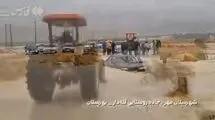 فیلم نجات راننده پژو گرفتار در سیلاب فارس توسط نیروهای مردمی