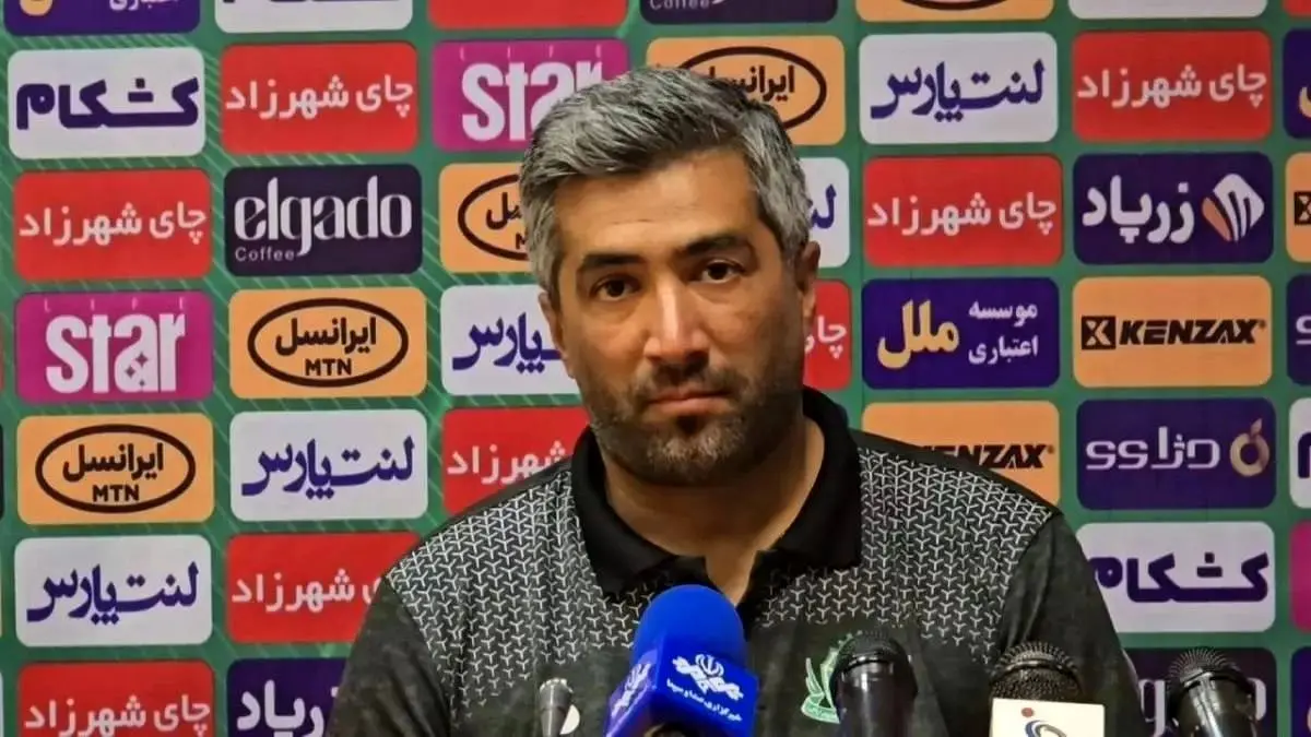 مربی آلومینیوم: در فوتبال ایران نقل و انتقالات افسارگسیخته است