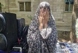 زن نظافتچی حرفه‌ای دزد طلا و دلار در تهران دستگیر شد!