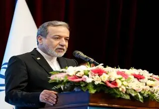 انتقاد صریح عراقچی به ماکرون 
