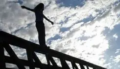 ممانعت پلیس از خودکشی جوان ۱۸ ساله