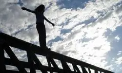 لحظه تکان‌دهنده خودکشی یک جوان 21 ساله پس از مشاجره با نامزدش