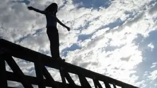 لحظه تکان‌دهنده خودکشی یک جوان 21 ساله پس از مشاجره با نامزدش